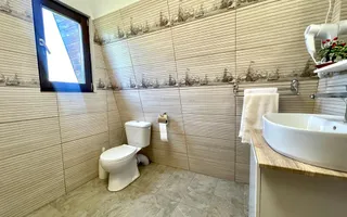 INVESTITIE Vila moderna + vila la rosu, teren 1480 padure - Poză 12