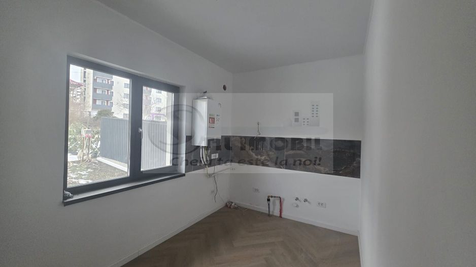 Apartament 4 camere dispus pe 2 niveluri - Poză 2