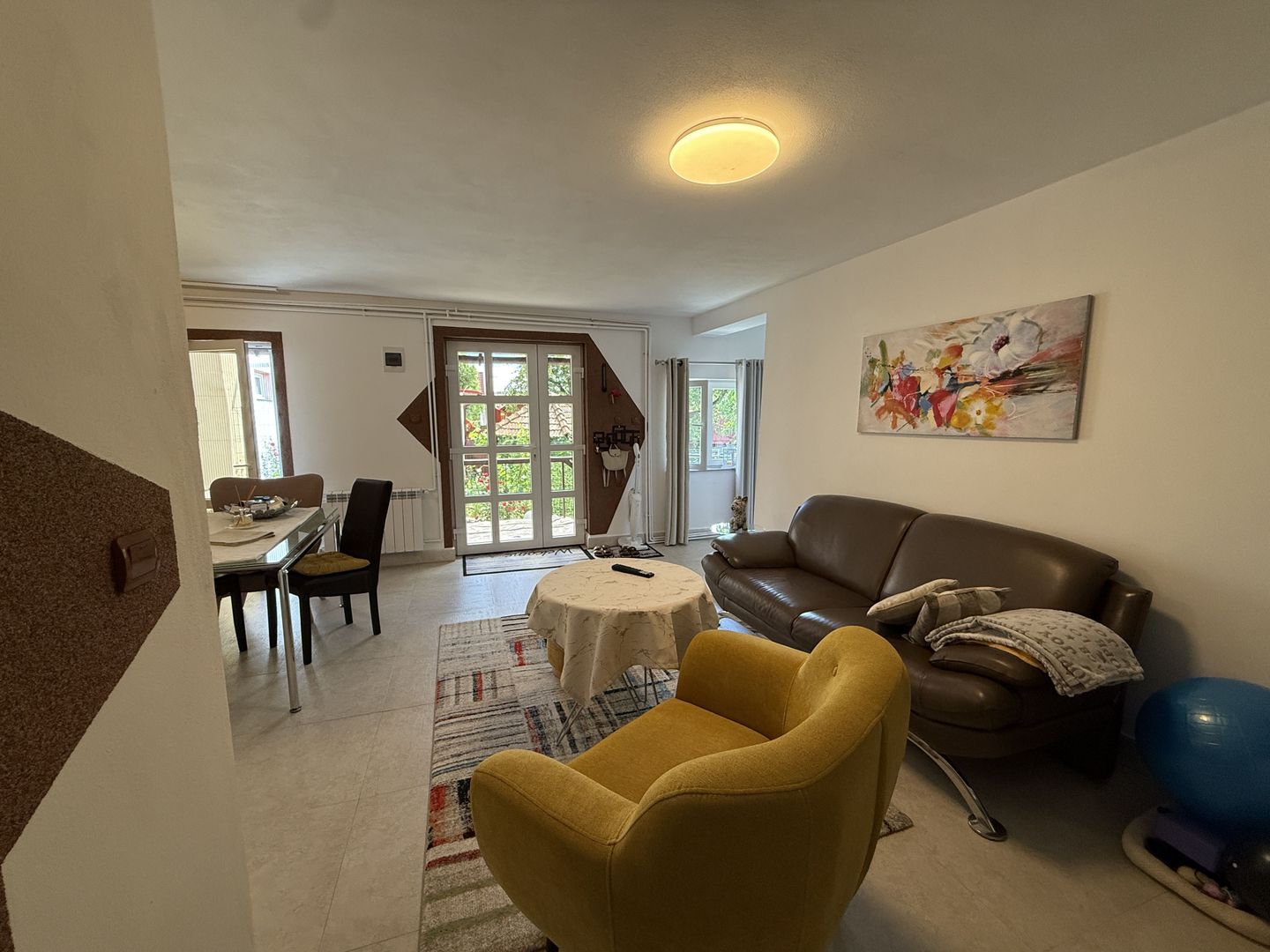 Apartament tip casă la curte, lângă pădure – Zărnești - Poză 13