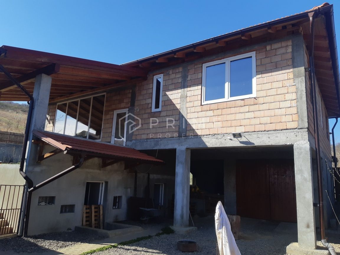 Casa la rosu de vânzare sau schimb cu apartament în Tg Mureș - Poză 1