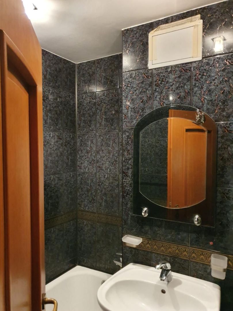 Aparament 5 camere etaj 1 zona Dambovita - Poză 11