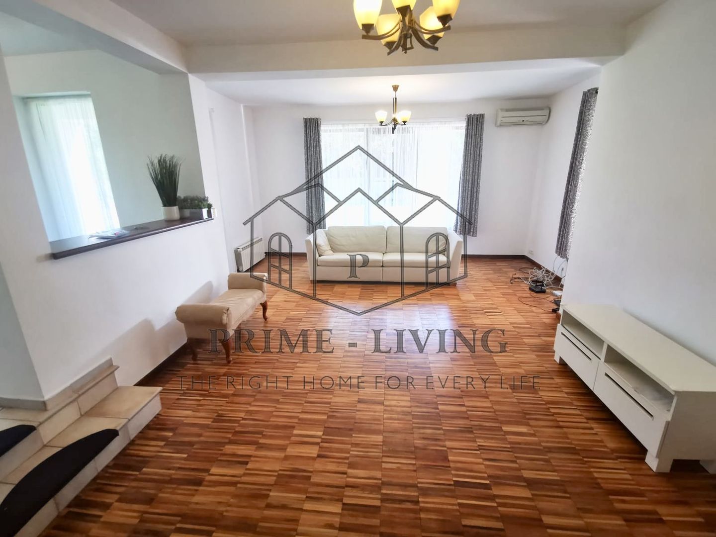 DE INCHIRIAT VILA CU 8 CAMERE, PISCINA SI GRADINA DE 1000MP IN PIPERA - Poză 2