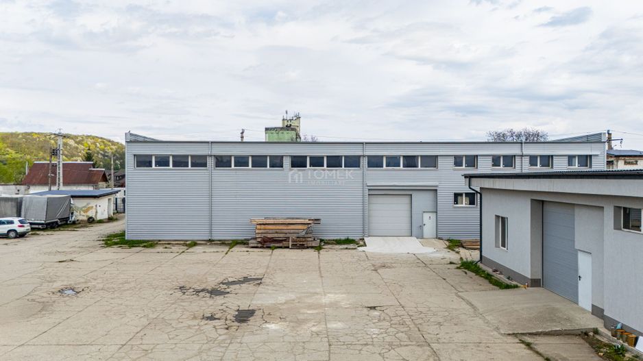 Hala industriala Codlea ,se poate impartii in doua - Poză 3