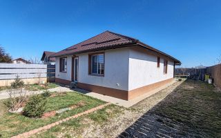 Casă de vânzare 4 camere, teren 460 mp-zona Hărman - Poză 1