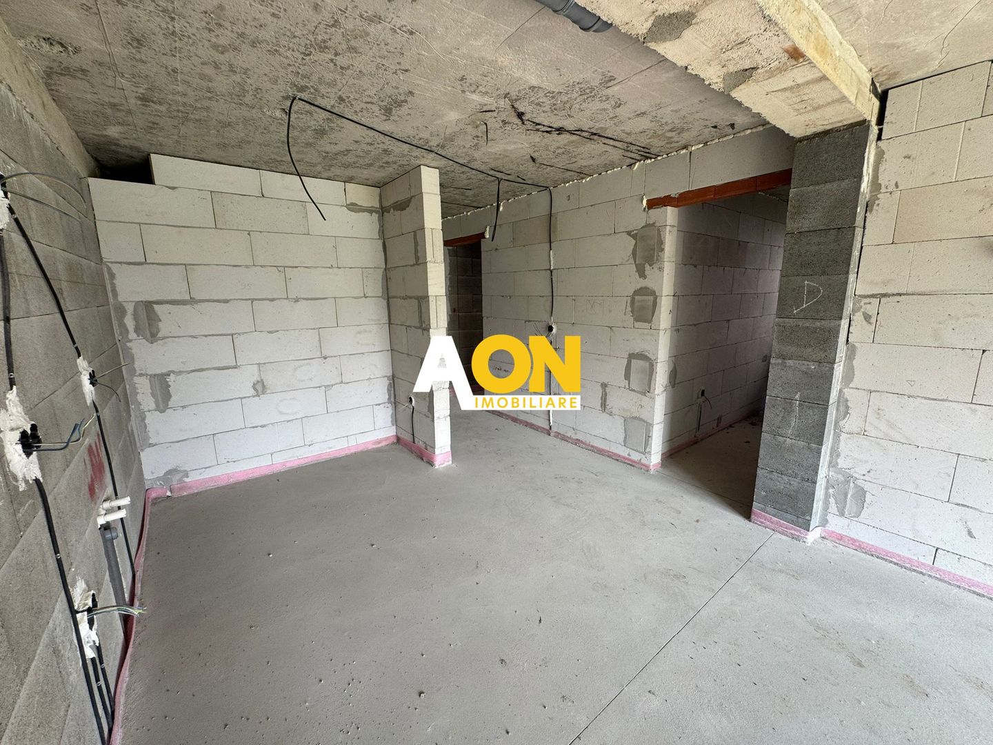 De vanzare apartament 3 camere, la vila, 130mp teren, Lac Chereteu - Poză 2