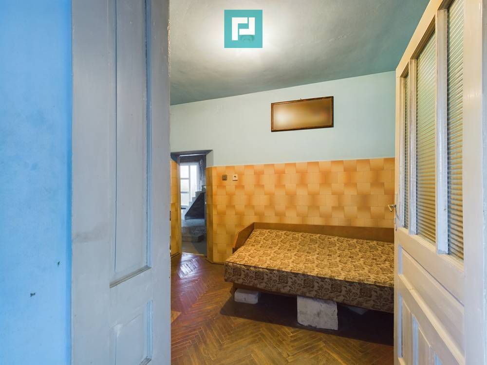 Casă/vilă cu 6 camere în Curtici - Poză 12