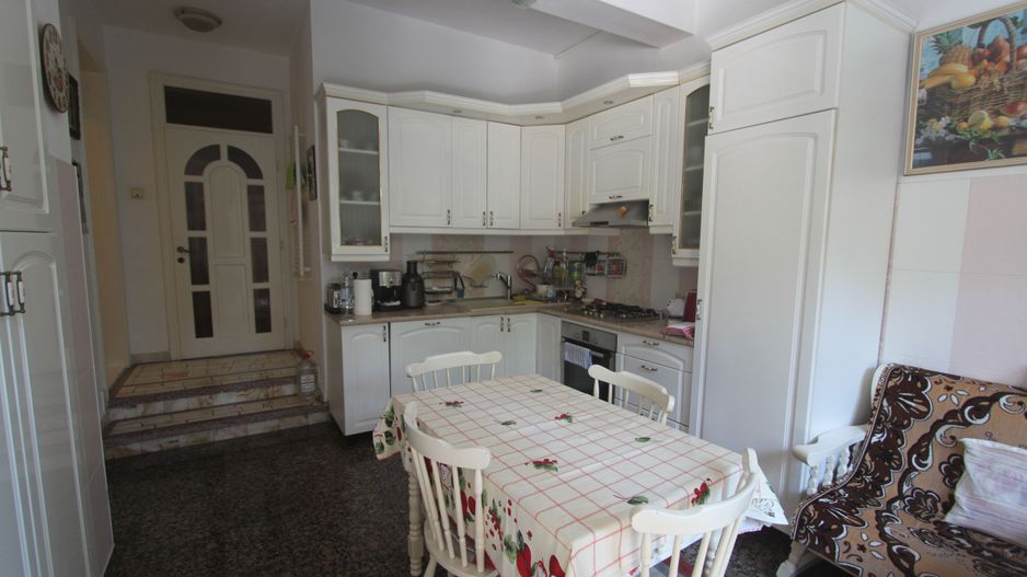 Casă / Vilă cu 8 camere de vânzare în zona Semicentral - Poză 38