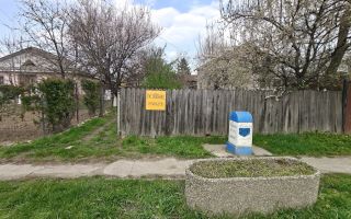 Teren intravilan cu casă locuibilă, în centrul comunei Lespezi, Iași - Poză 2