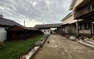 Proprietate impresionanta de vanzare cu mult teren in Santandrei - Poză 2