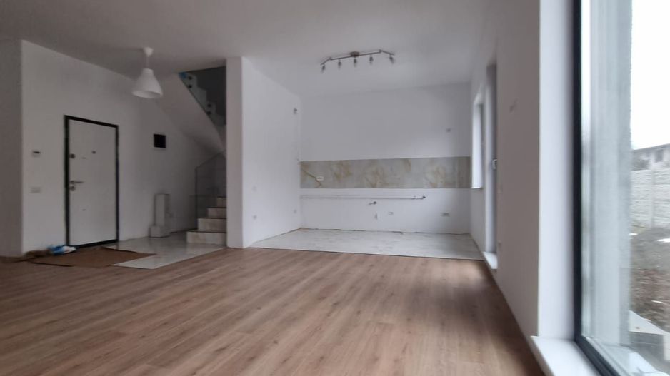 Reședință Modernă cu Finisaje Distinse - Poză 19