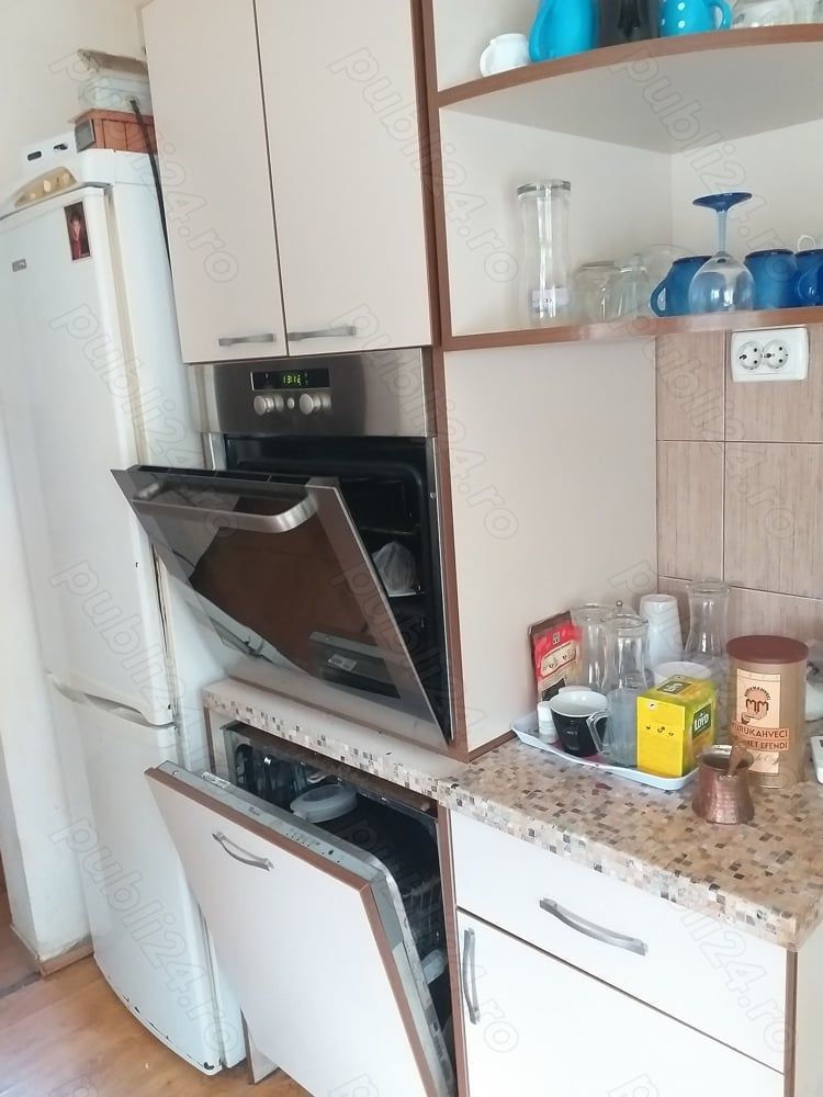 Casa cu etaj 5 camere,2 bai toate dependințele,de vânzare în  Brașov zonă ultracentrala singur curte - Poză 2
