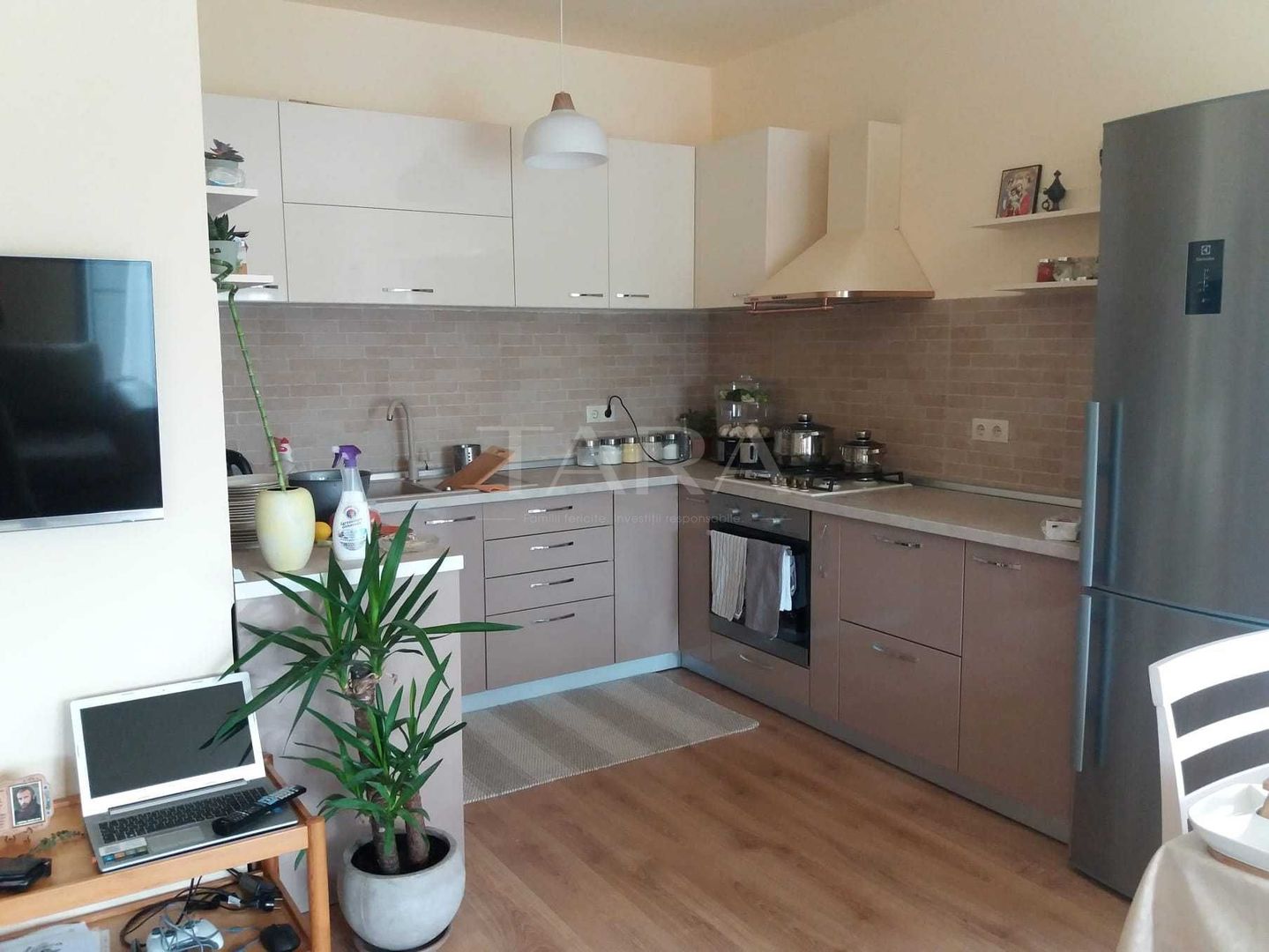 Vânzare apartament si curte in zona Lidl - Poză 3