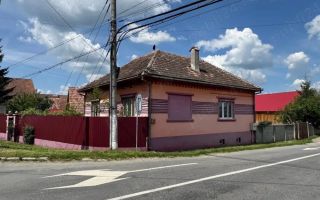 Casă de vânzare în Arpașu de Jos | 1350 mp teren | curte mare, șură și grajduri - Poză 1