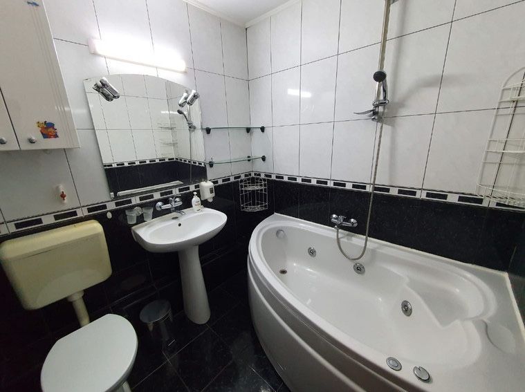 Inchiriez Apartament 3 camere Virtutii - Poză 7
