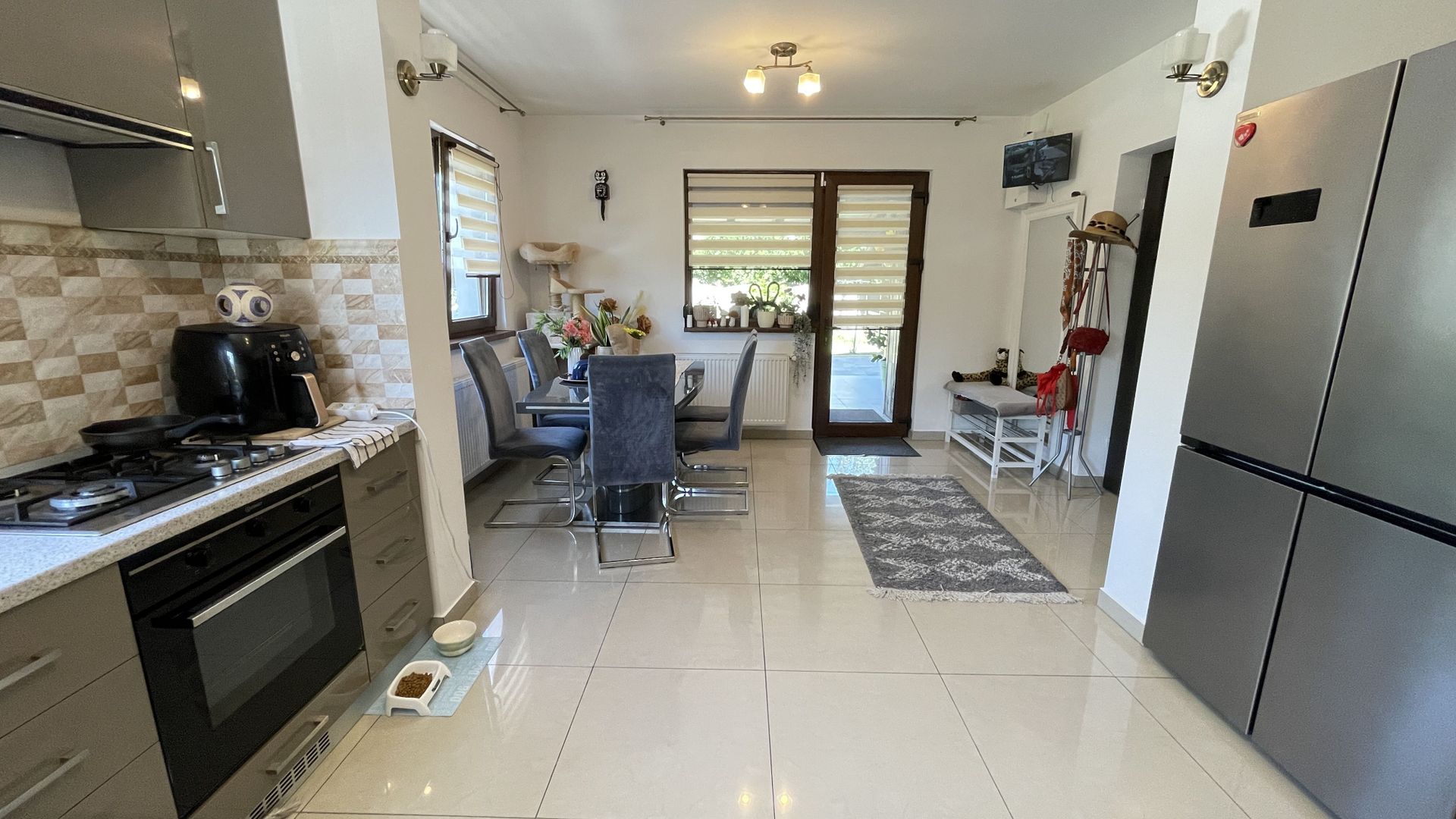 Locuinta eleganta cu finisaje premium - Poză 2