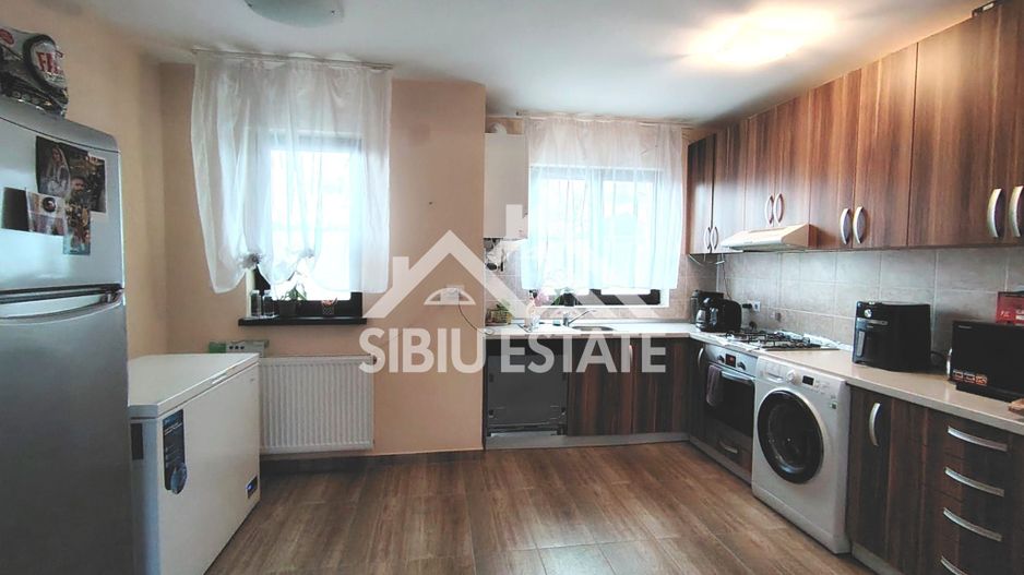 Casa de inchiriat Sibiu, 4 camere 2 bai - Poză 12