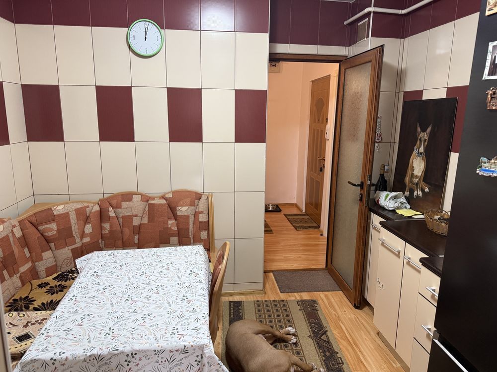 De vanzare apartament 3 camere, Piața Centrala - Poză 3