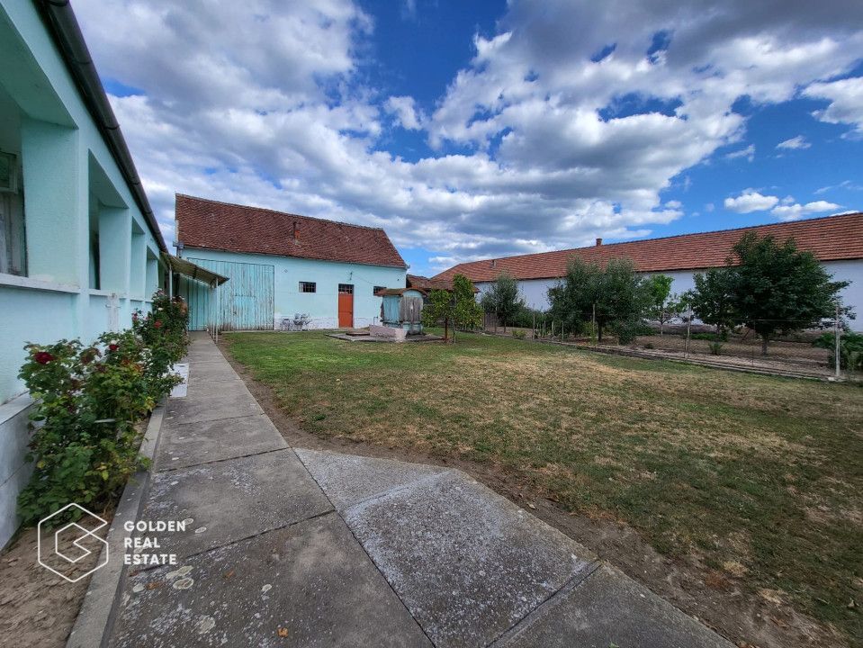 Casa cu teren 3300 mp, comuna Zabrani - Poză 2