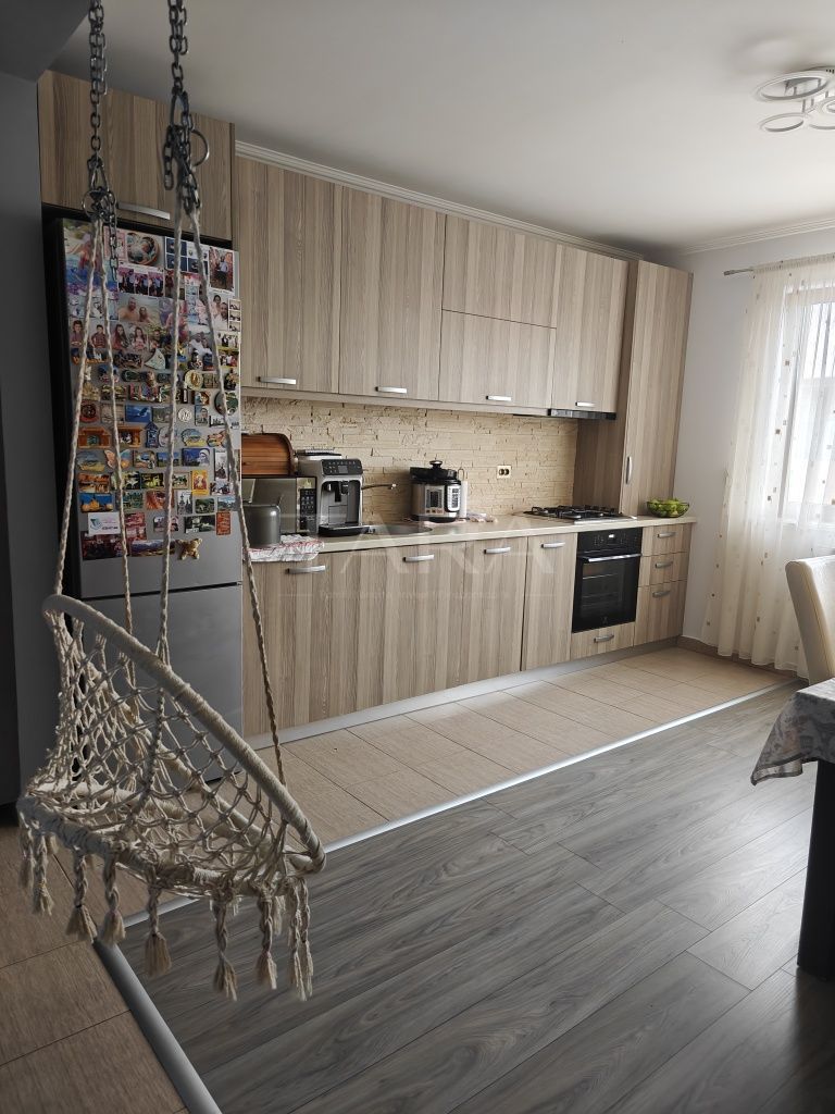 Apartament 3 camere, mobilat și utilat, cu parcare, zona Terra. - Poză 2