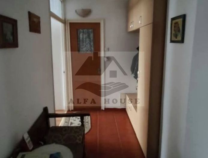 Apartament cu trei camere,  zona Racadau ,83 mp , etaj intermediar - Poză 2