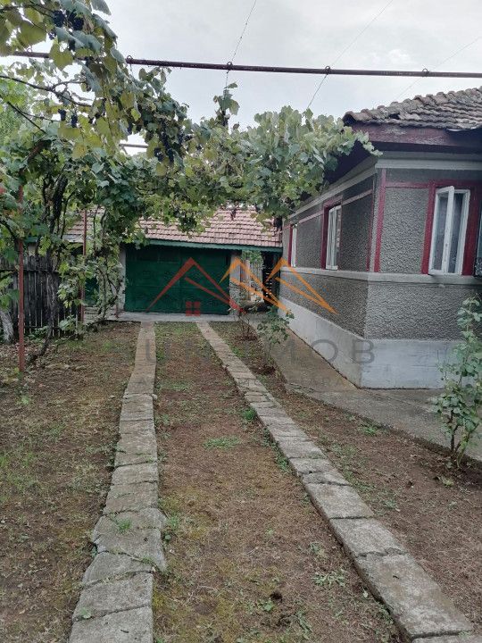 Casa rustica 3 camere, 4000 mp teren, cabana din lemn, pomi fructiferi - Poză 4