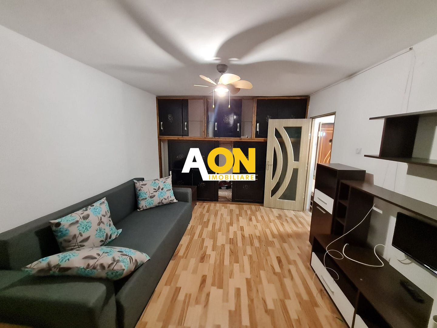 Apartament 2 camere, Etaj Intermediar,  Zona Parc Cetate - Poză 2