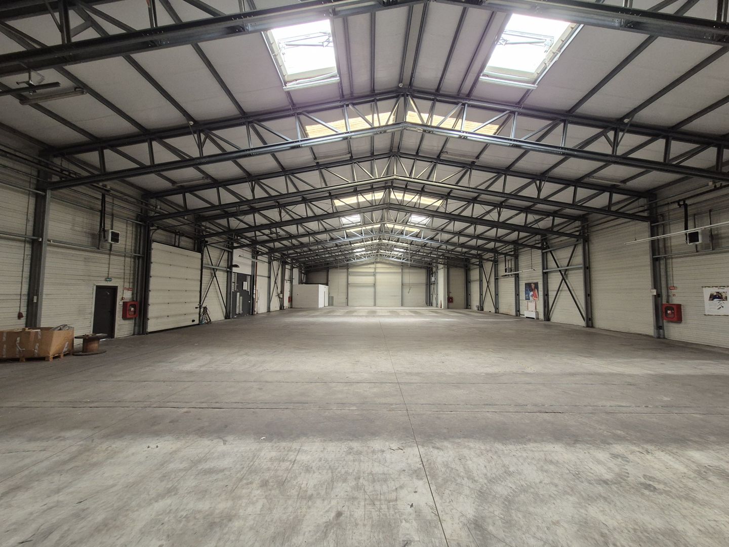 Hala 1040 mp + Spatiu de birouri 400 mp - Militari - Poză 2