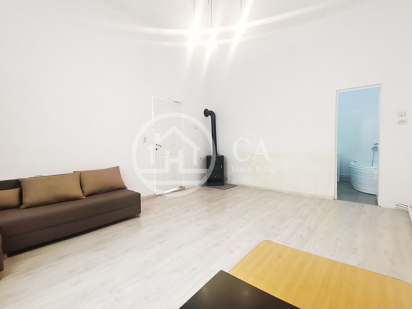 Apartament cu 1 camera la curte comuna de vanzare Central, Oradea - Poză 2