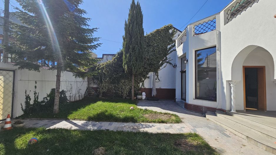 Vilă cu 7 camere în Faleză Nord – acces din 2 străzi/parcare în curte - Poză 2