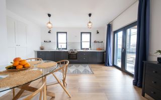 Casa Individuala de vanzare - Comuna Berceni - Complet mobilata - Poză 2