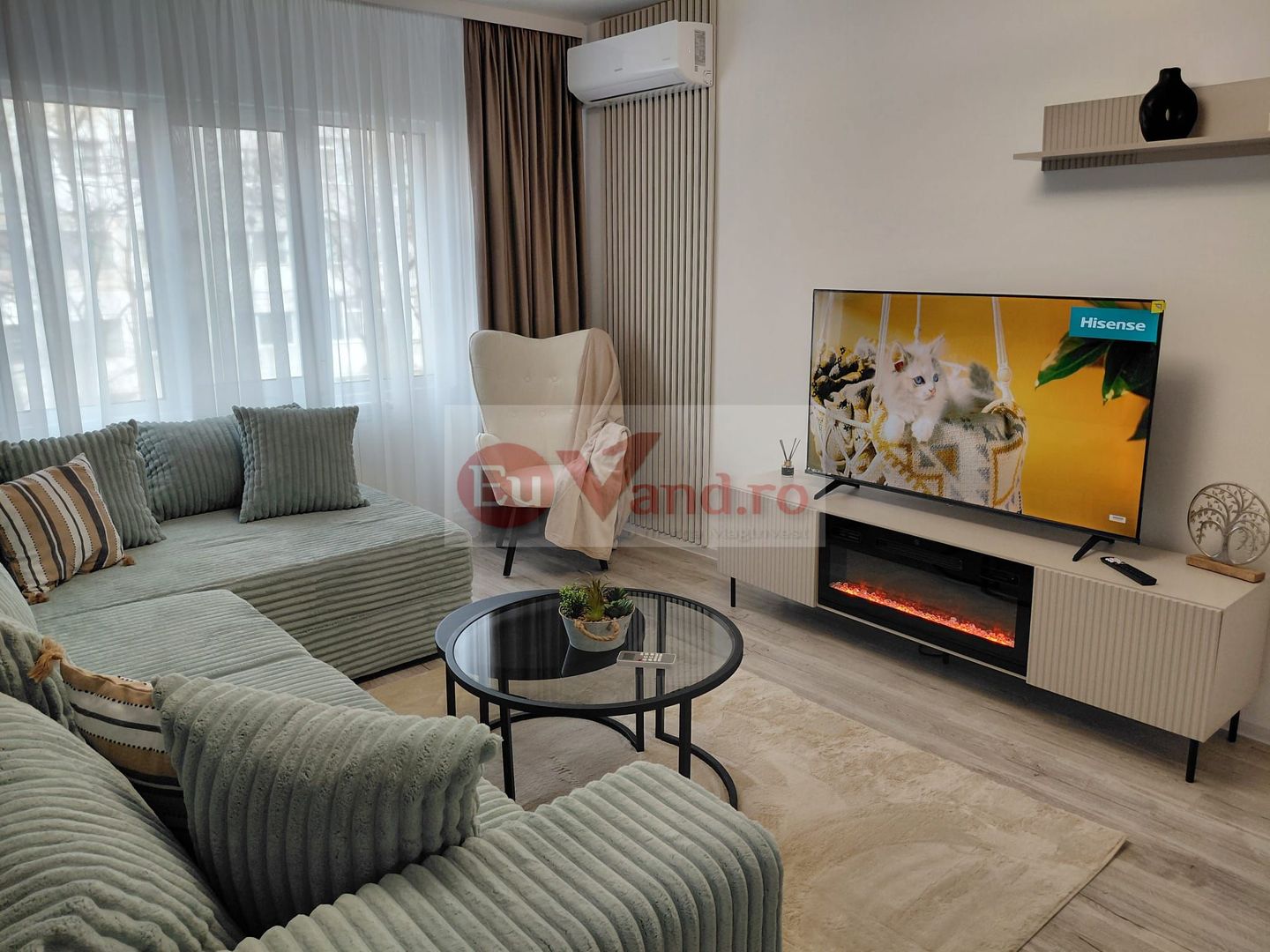 Vanzare - apartament cu 3 camere, Micro 16, renovat, mobilat nou - Poză 1