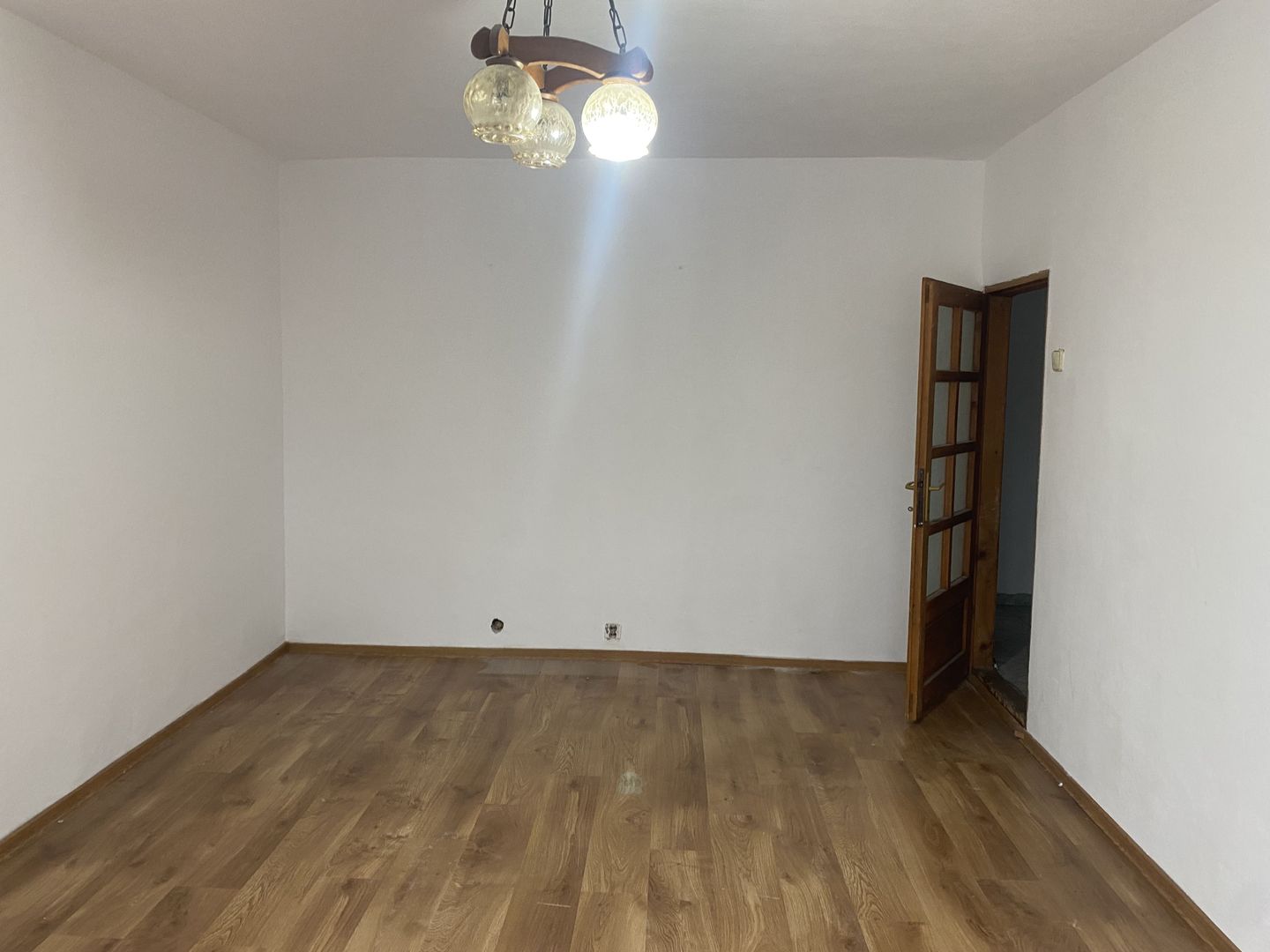 Vanzare apartament cu 3 camere,etajul 1,decomandat - M3, Târgoviște - Poză 2