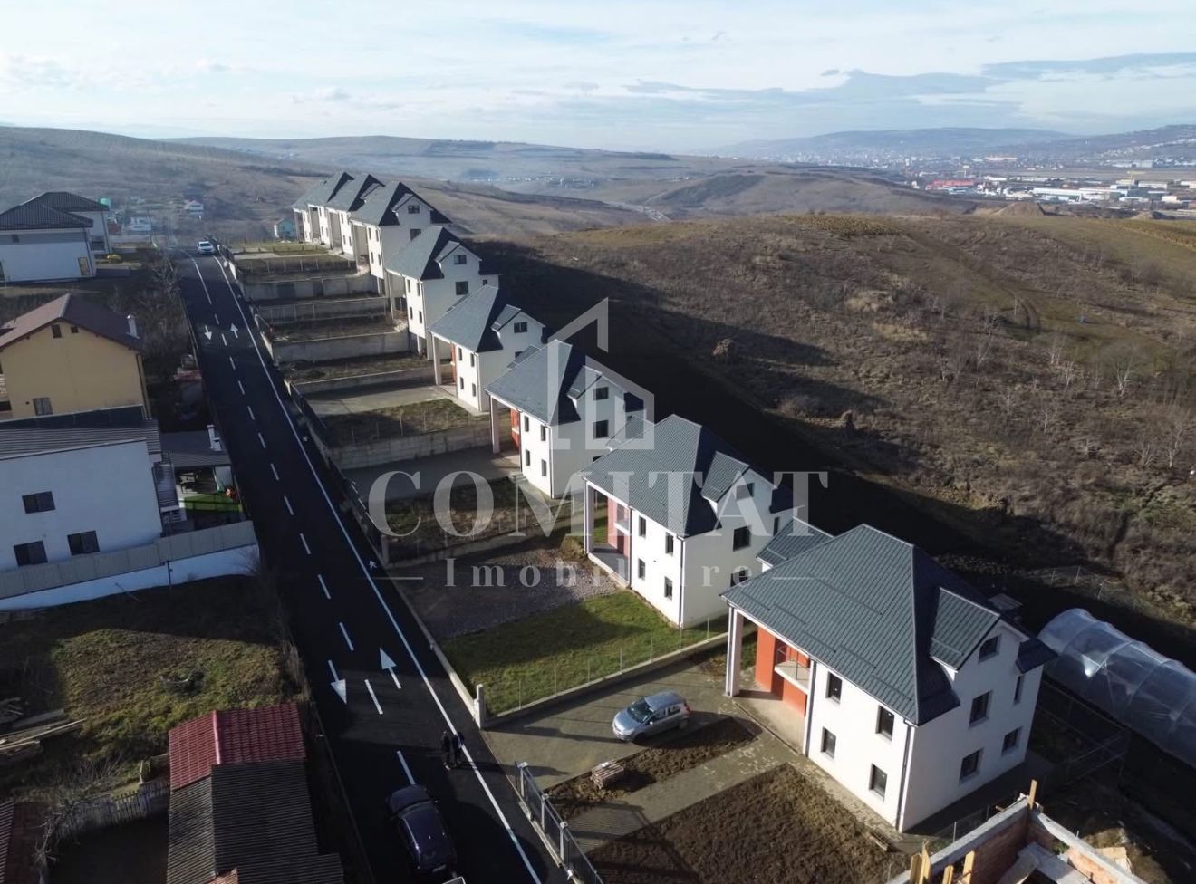 Casa individuala cu teren generos, retrasă de la trafic - Poză 14