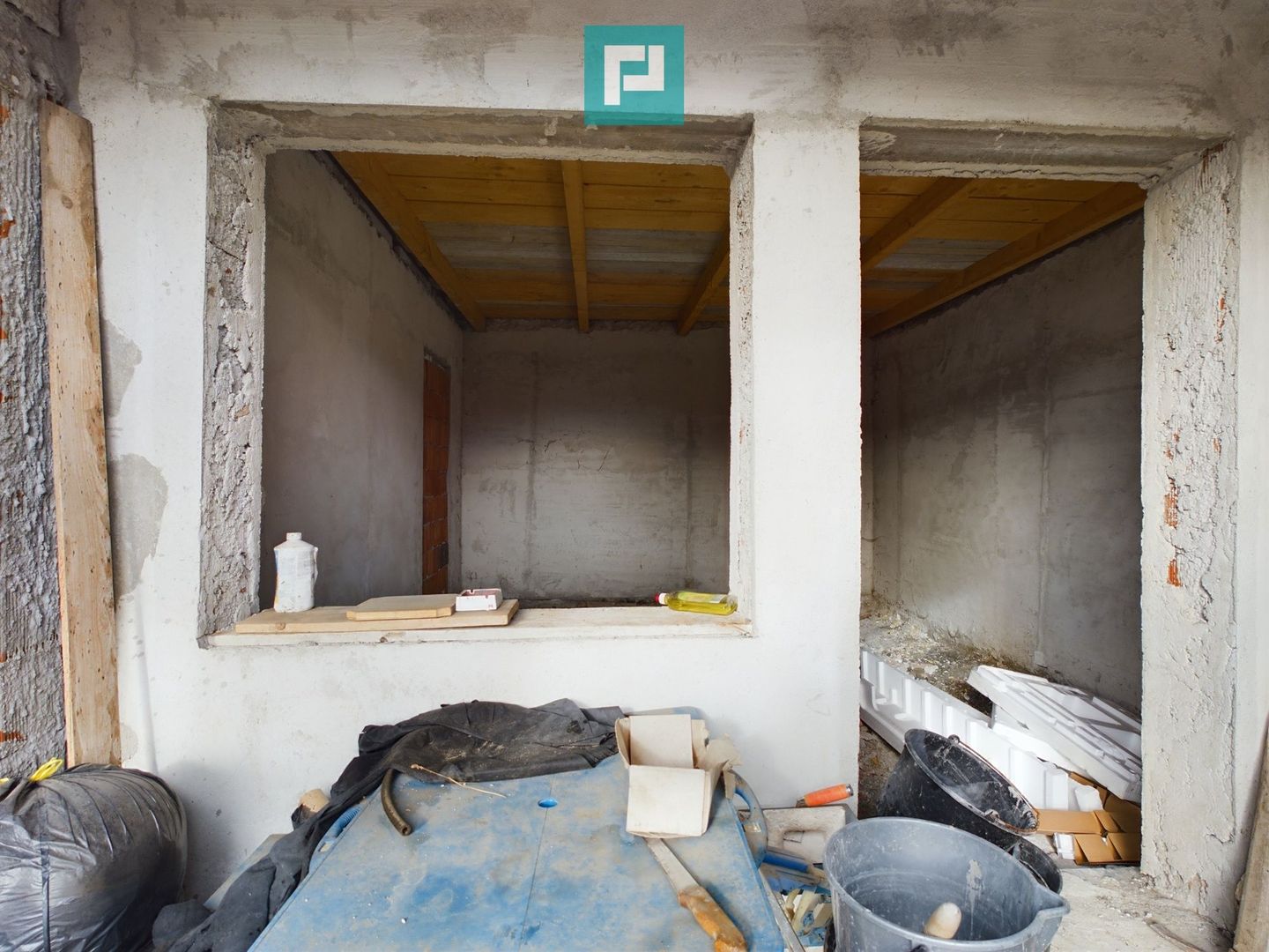 Casă cu 4 camere + anexe   în Șofronea - Poză 10