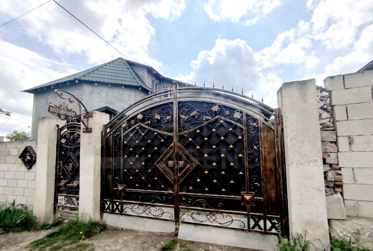 casa cu 2 nivele - Poză 1