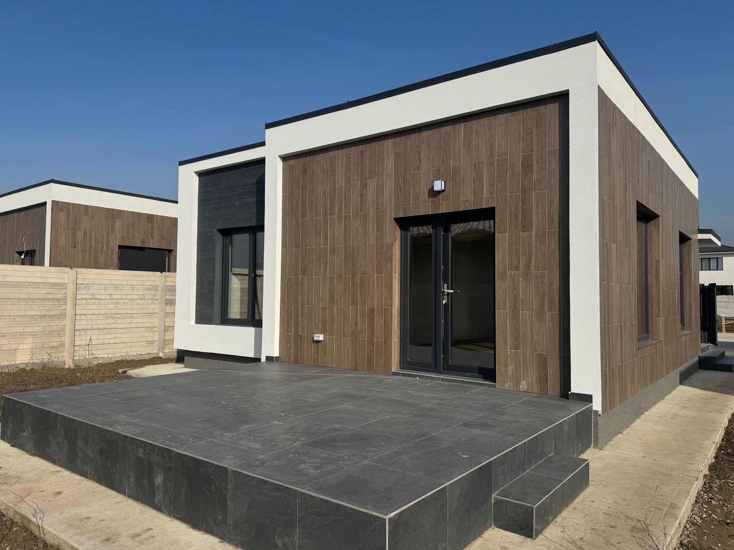 Case Mediteranene pe PARTER, 100m2 suprafata, curte 400m2, 0% comision - Poză 1