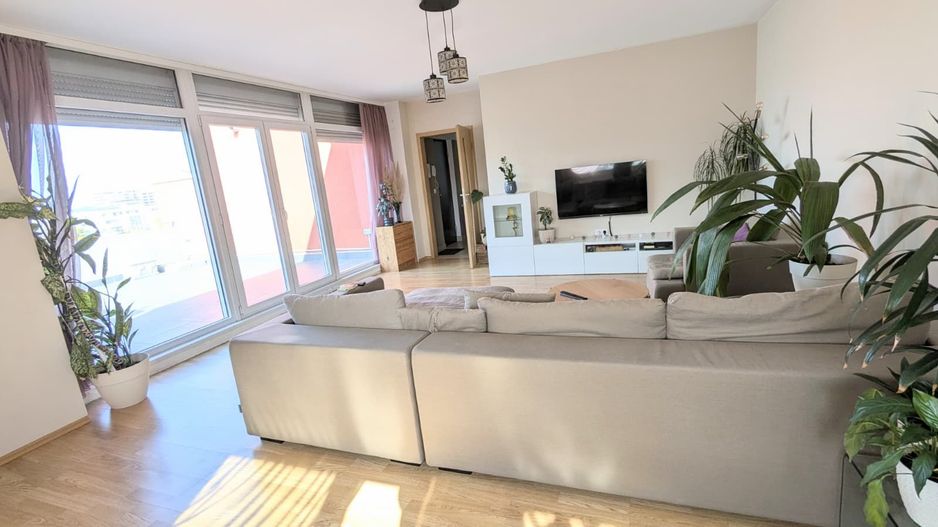 Apartament spatios 100 mp cu lift si 50 mp de terase - Poză 36
