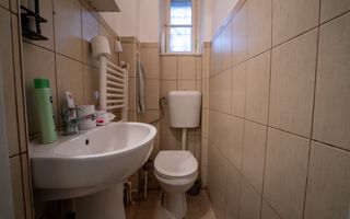 Apartament central de vânzare – la curte comună - Oradea - Poză 8