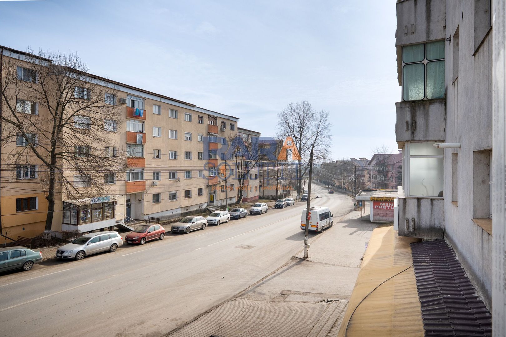 Apartament spațios cu 4 camere - renovat modern, mobilat și utilat - Poză 15