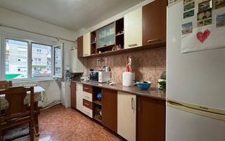 Apartament cu 3 camere decomandate, Cetate - etaj 1 - Poză 1