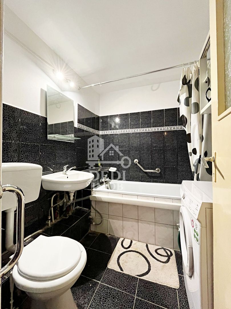 Apartament cu 3 camere de vanzare in zona Rogerius, Oradea - Poză 13