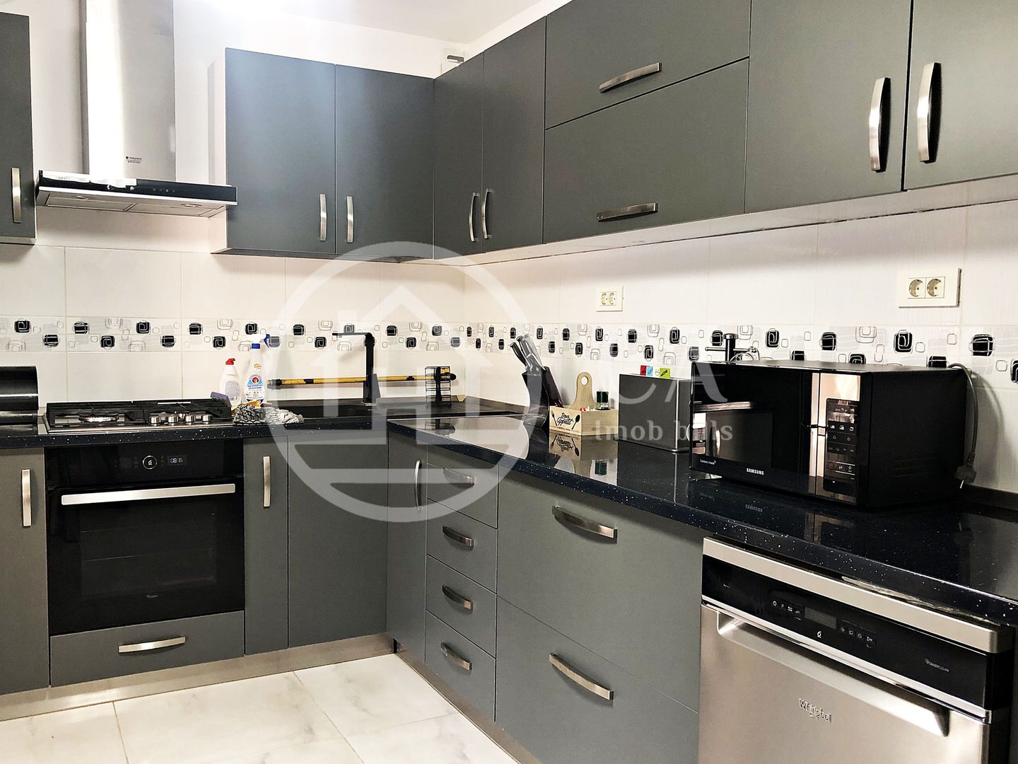 Casa cu 4 camere de inchiriat in zona Episcopia, Oradea - Poză 6