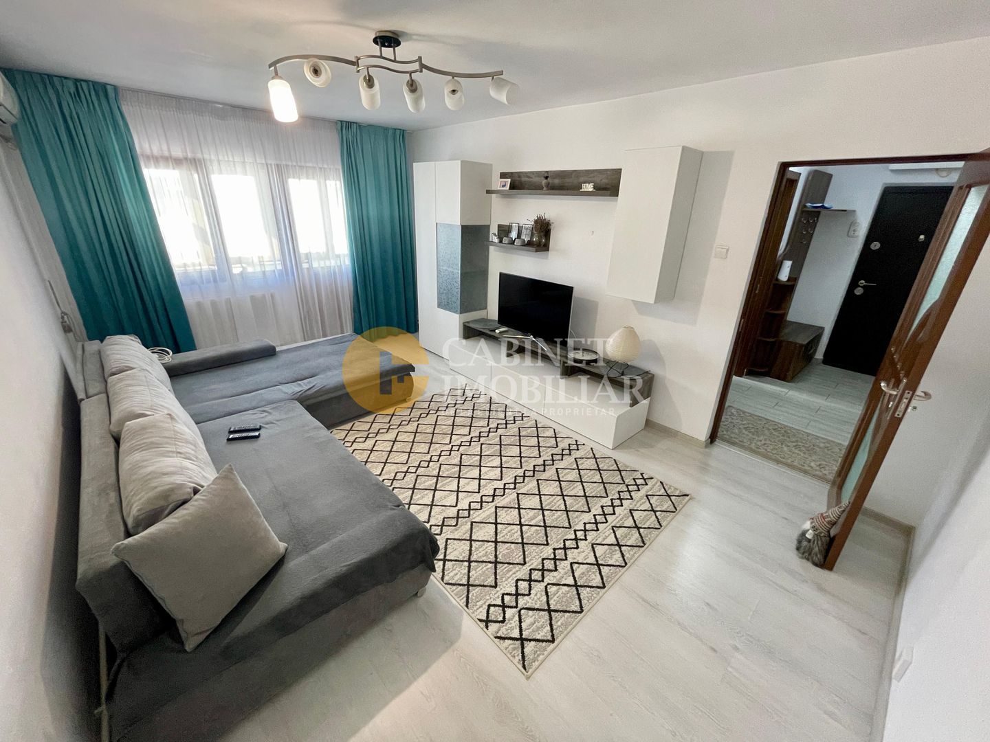 Galata - 3 Camere Decomandat - Mobilat/Utilat - 73 MP - Bloc dupa 1980 - Poză 1