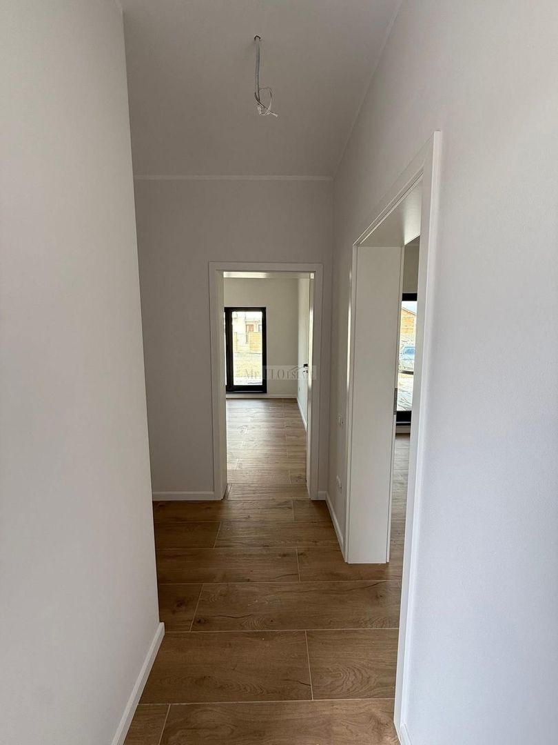 Vand Duplex pe parter 3 camere Mosnita Noua cu Canalizare Comision 0 - Poză 7