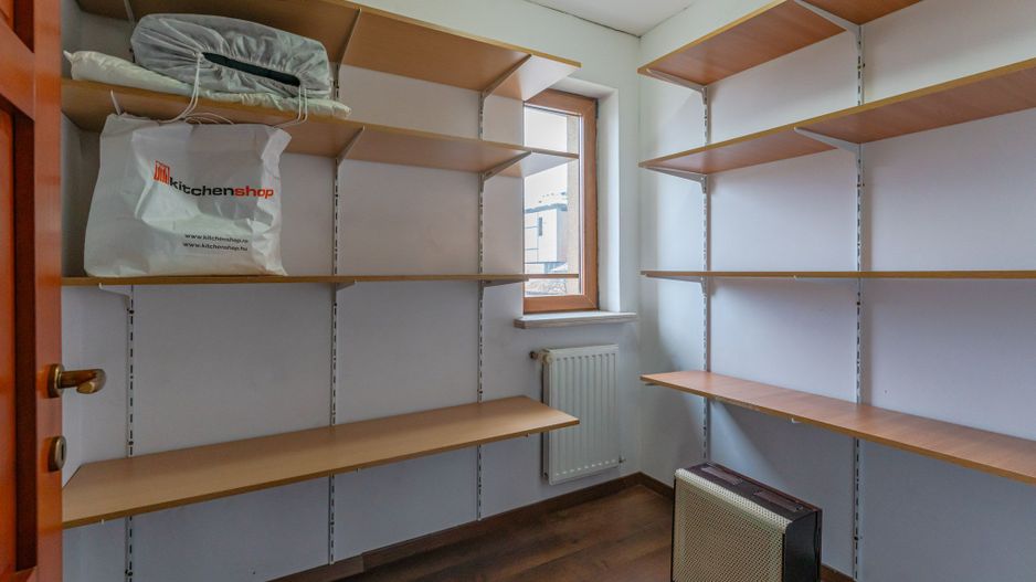 Casă individuală cu 7 camere lângă AFI Mall, ideală pentru birouri sau locuință - Poză 25