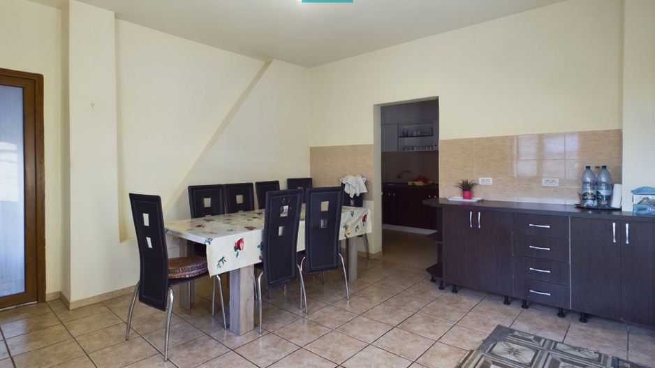 Casă cu 5 camere în Vladimirescu - Poză 8