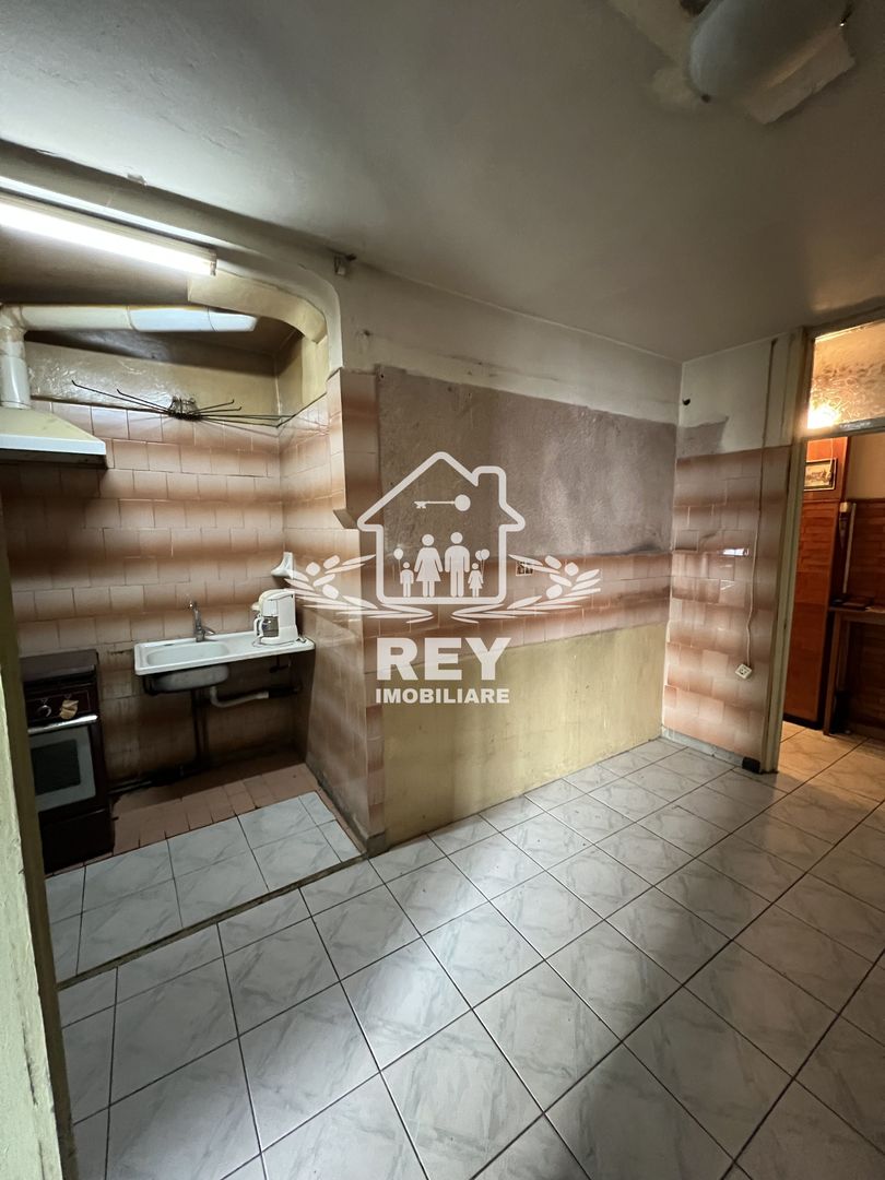 Apartament 4 camere decomandate 4 balcoane etaj 1 Str. Bâlea/Sibiu - Poză 12