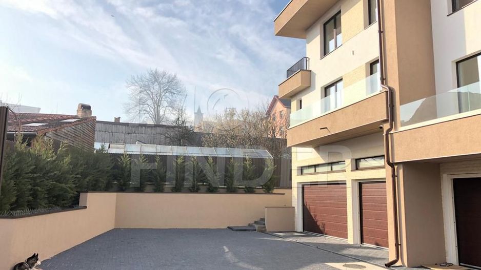 Inchiriere apartament 3 camere situat in vila privata, zona UMF - Poză 7
