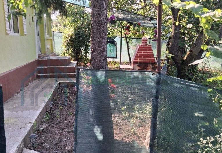 Proprietate de vânzare cu casă și teren în Hoisești, comuna Dumești - Poză 5