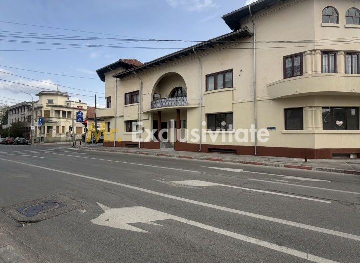 Spațiu birouri / locuință – 181 mp utili, etaj + mansardă în vilă, Centru Piteșt - Poză 3